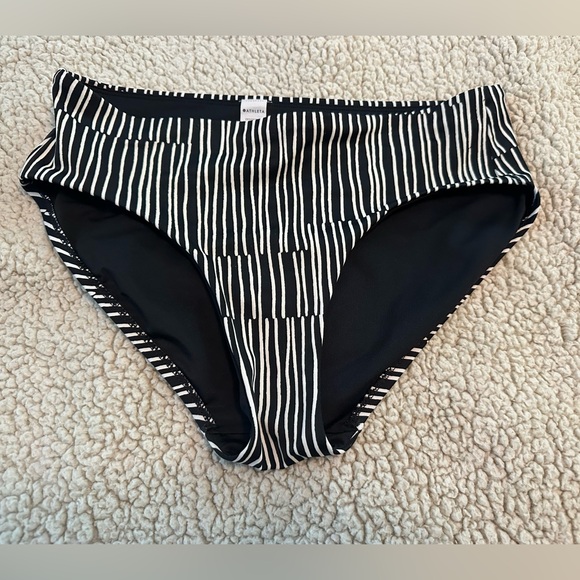 Athleta Conscious crop swim and bottoms - Picture 11 of 15